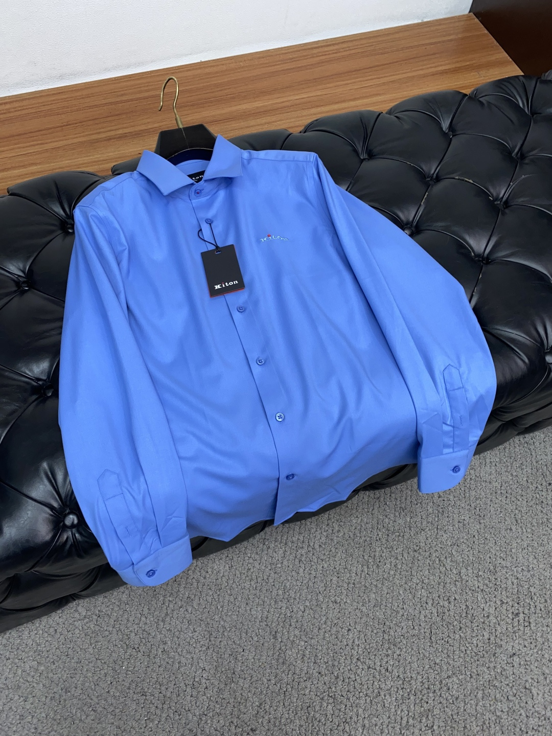 kiton 男士商务休闲格子长袖衬衫.官方同步系列！颇具意大利典型风格的时装，在面料选取和工艺方面都相当