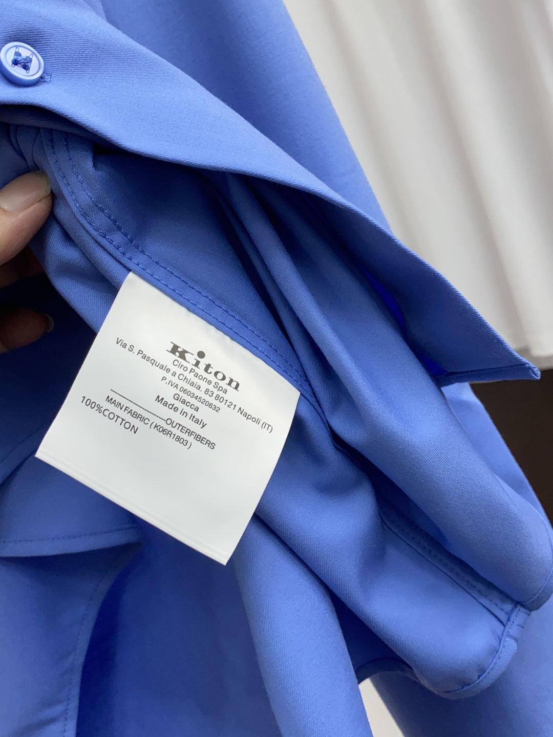 kiton 男士商务休闲格子长袖衬衫.官方同步系列！颇具意大利典型风格的时装，在面料选取和工艺方面都相当