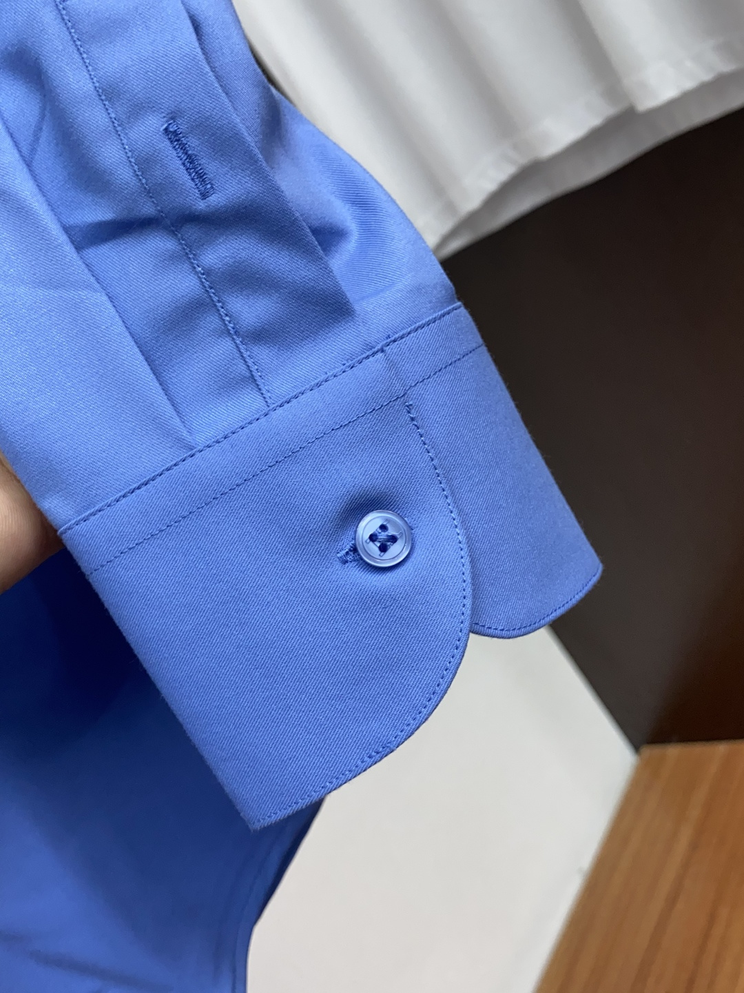 kiton 男士商务休闲格子长袖衬衫.官方同步系列！颇具意大利典型风格的时装，在面料选取和工艺方面都相当