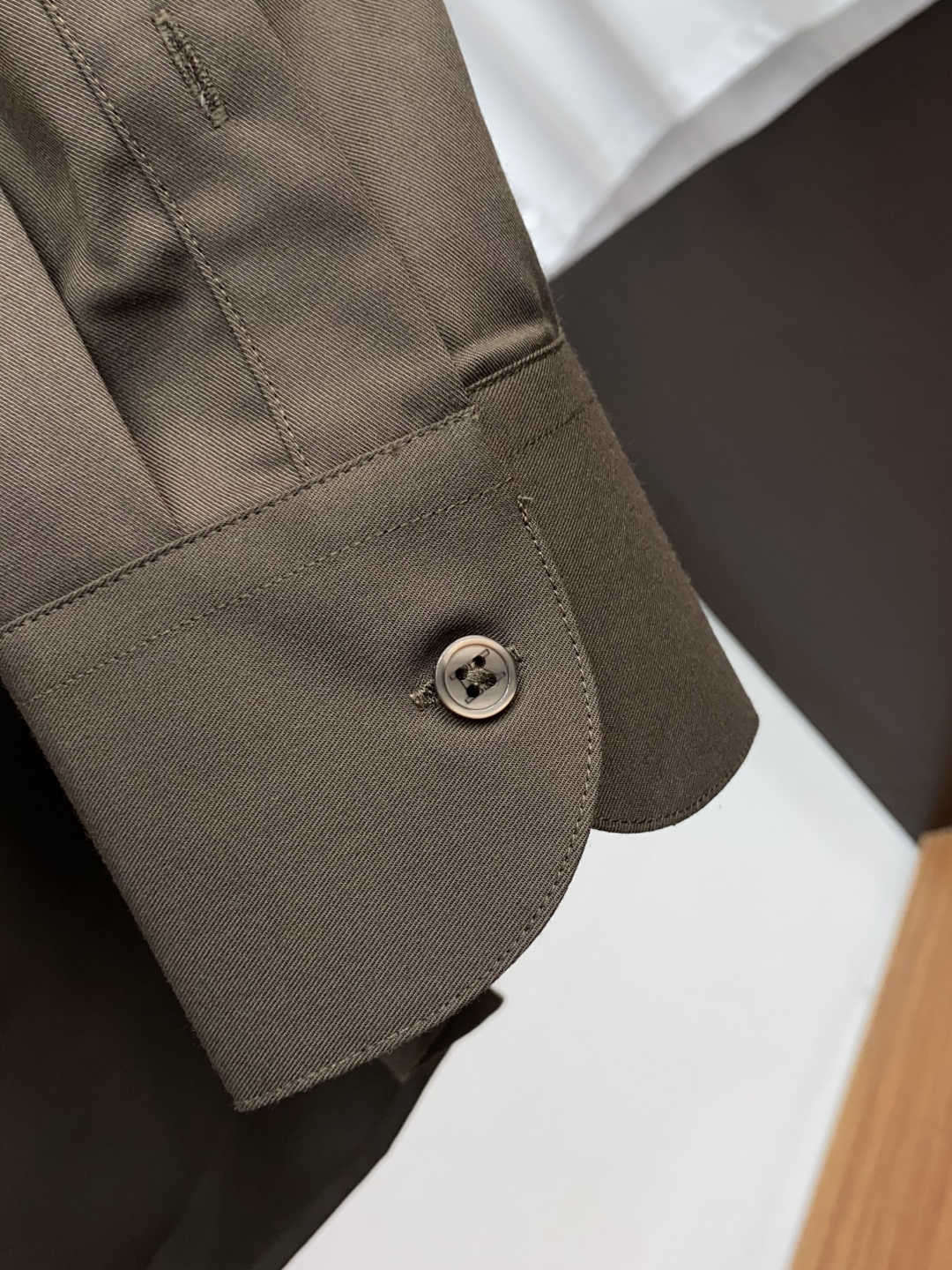  kiton 男士商务休闲格子长袖衬衫.官方同步系列！颇具意大利典型风格的时装，在面料选取和工艺方面都相