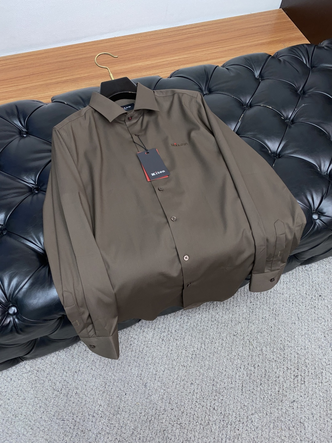  kiton 男士商务休闲格子长袖衬衫.官方同步系列！颇具意大利典型风格的时装，在面料选取和工艺方面都相