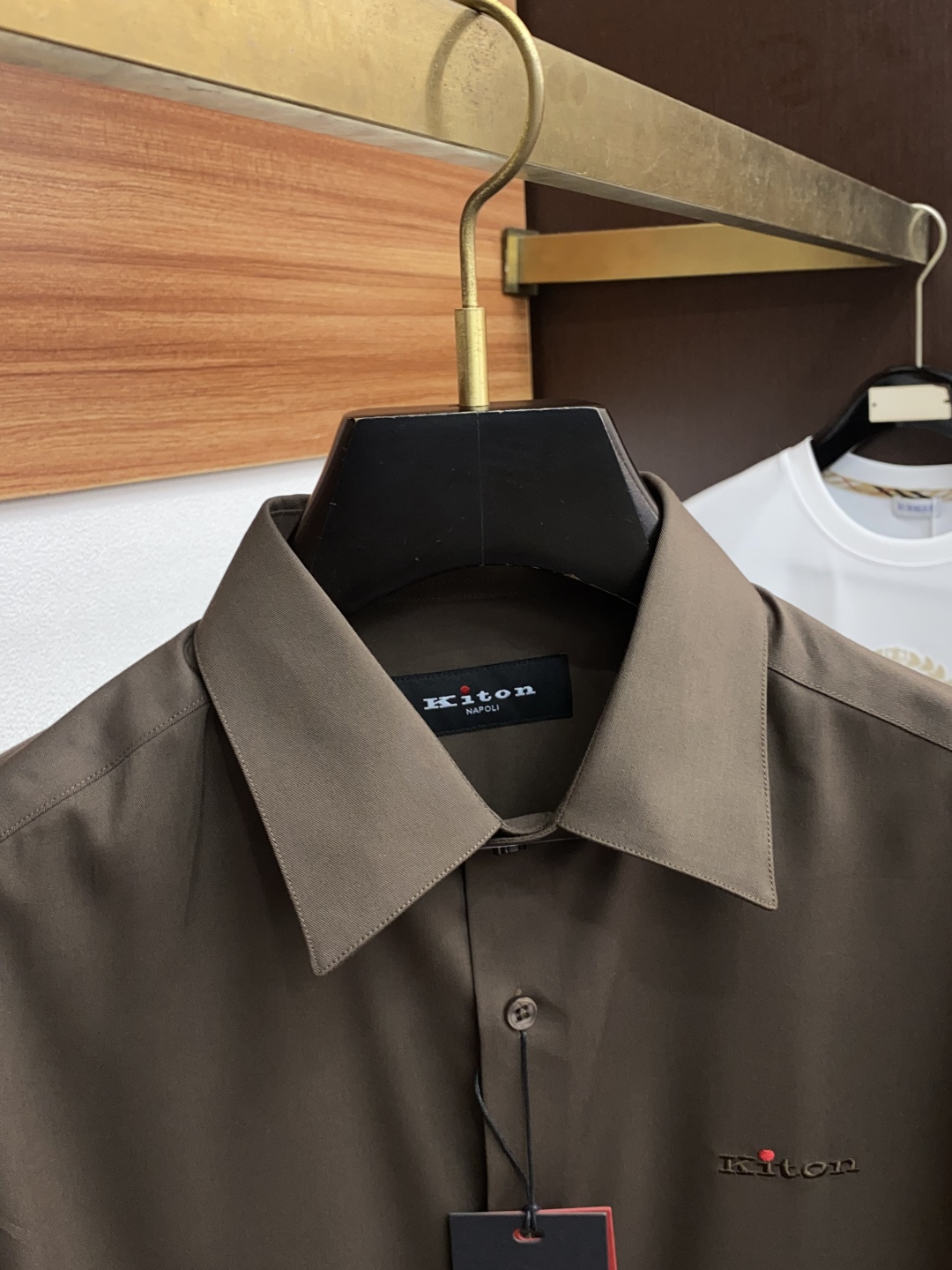  kiton 男士商务休闲格子长袖衬衫.官方同步系列！颇具意大利典型风格的时装，在面料选取和工艺方面都相