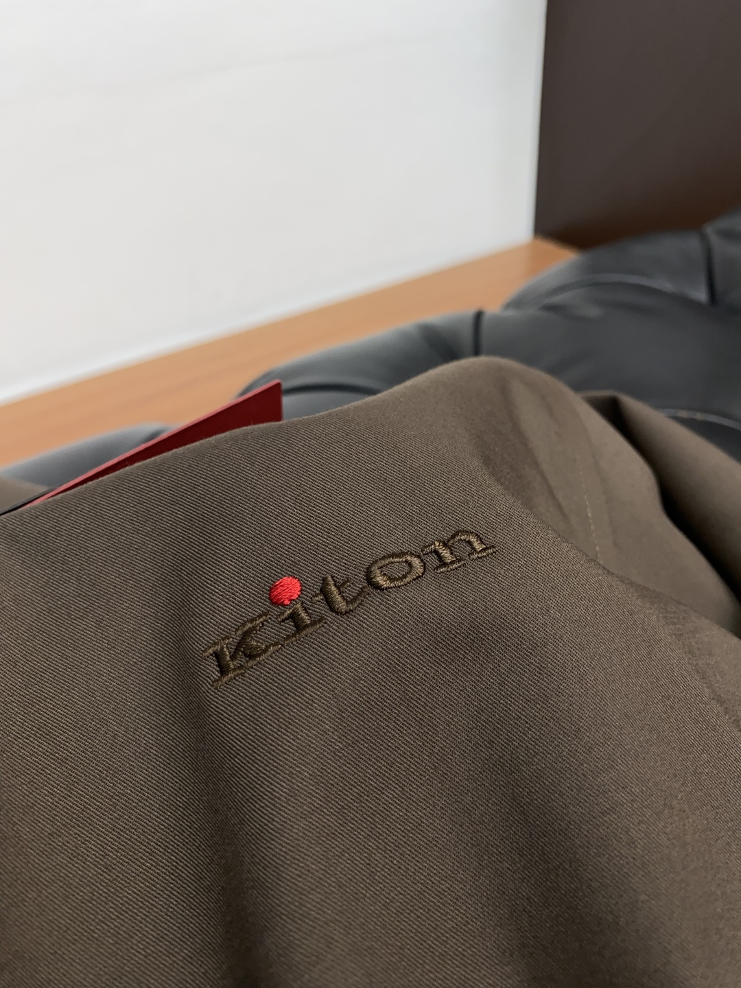  kiton 男士商务休闲格子长袖衬衫.官方同步系列！颇具意大利典型风格的时装，在面料选取和工艺方面都相