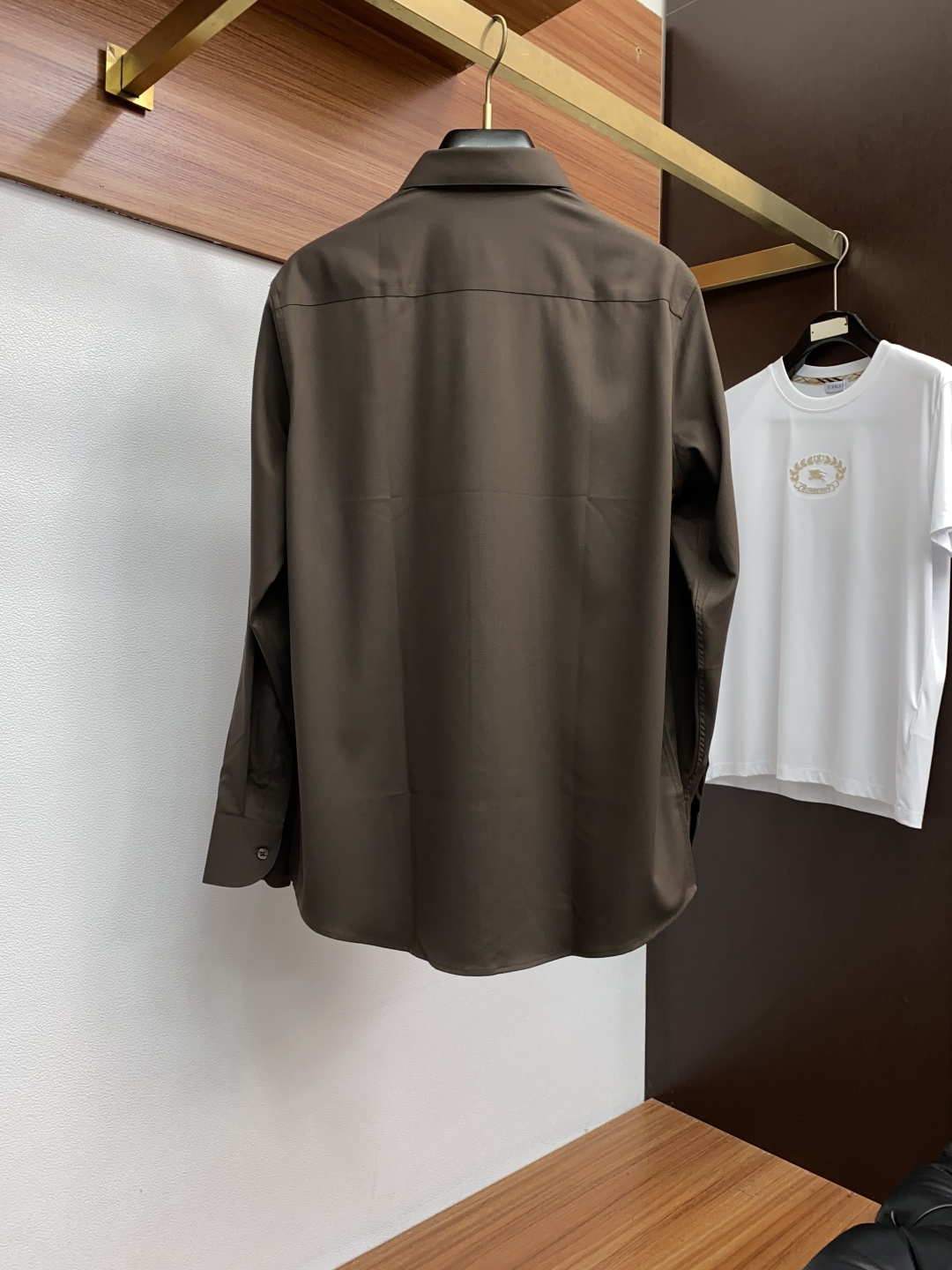  kiton 男士商务休闲格子长袖衬衫.官方同步系列！颇具意大利典型风格的时装，在面料选取和工艺方面都相