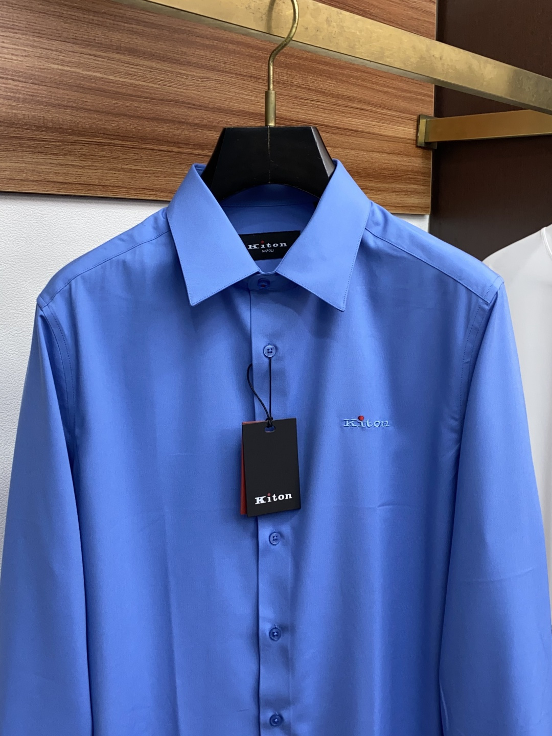 kiton 男士商务休闲格子长袖衬衫.官方同步系列！颇具意大利典型风格的时装，在面料选取和工艺方面都相当