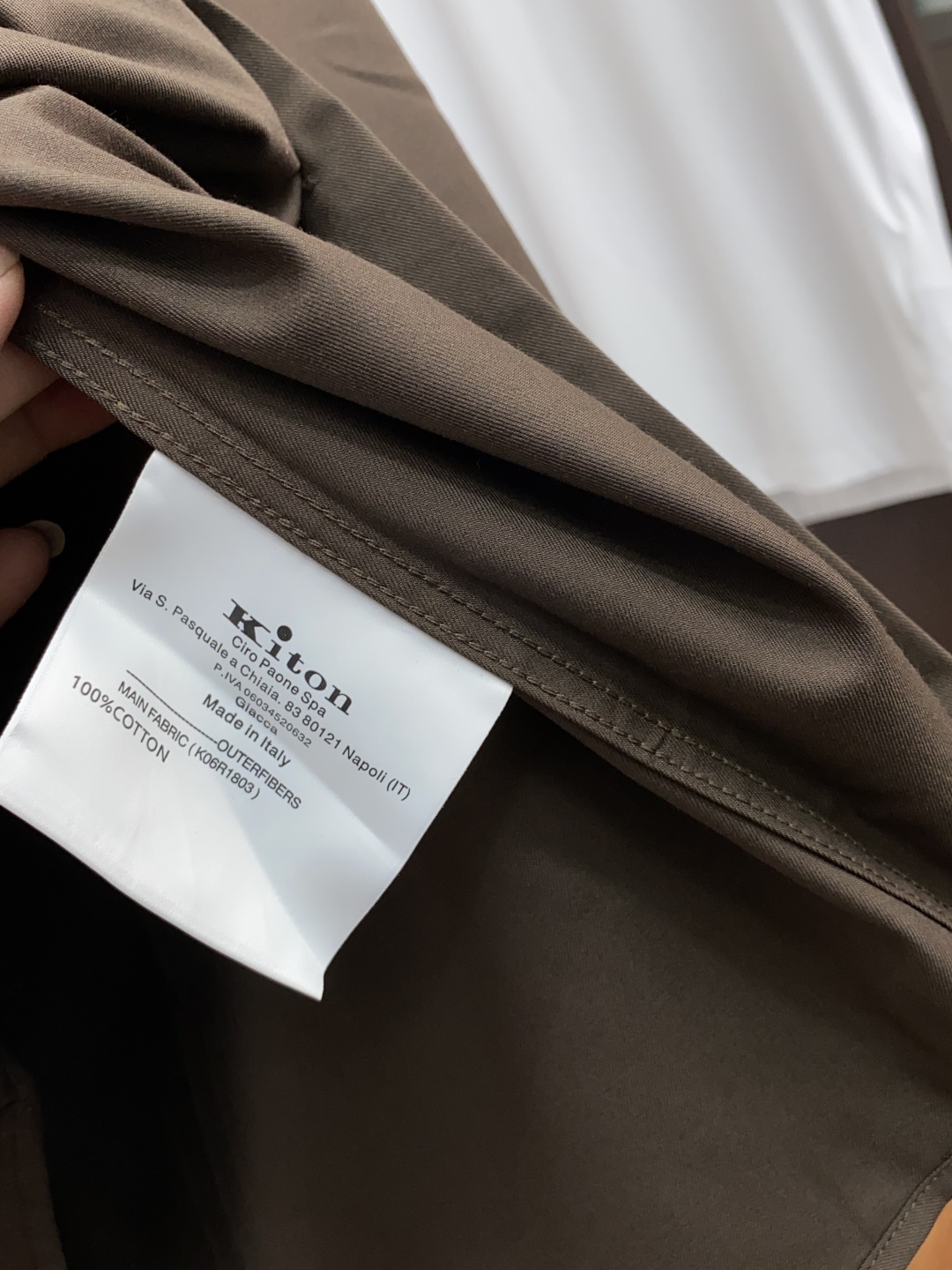  kiton 男士商务休闲格子长袖衬衫.官方同步系列！颇具意大利典型风格的时装，在面料选取和工艺方面都相