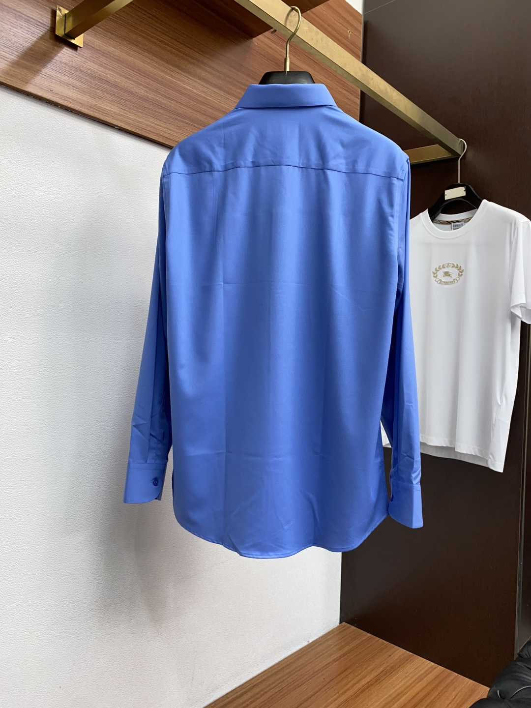 kiton 男士商务休闲格子长袖衬衫.官方同步系列！颇具意大利典型风格的时装，在面料选取和工艺方面都相当