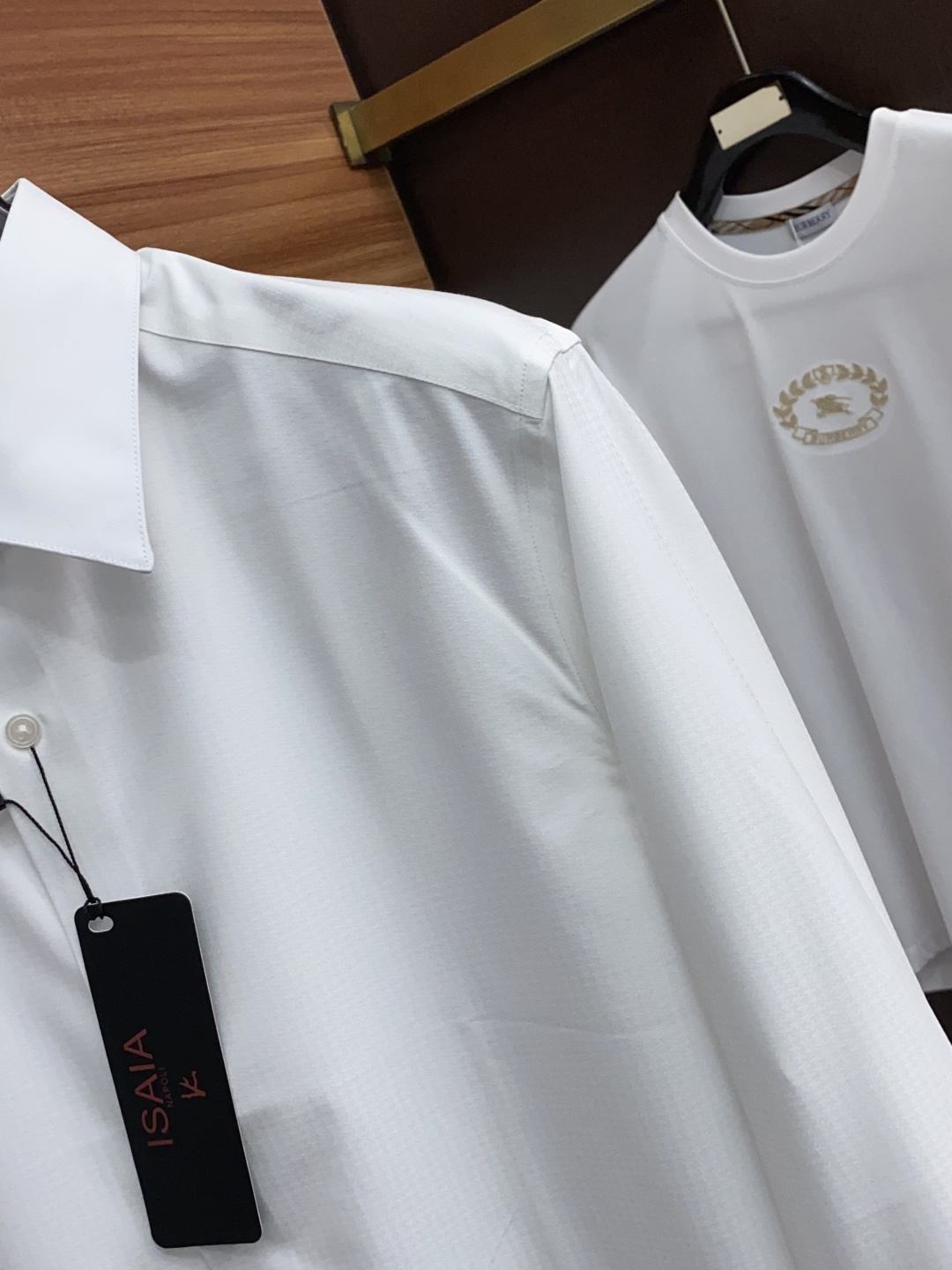  ISAIA 男士商务休闲格子长袖衬衫.官方同步系列！颇具意大利典型风格的时装，在面料选取和工艺方面都相