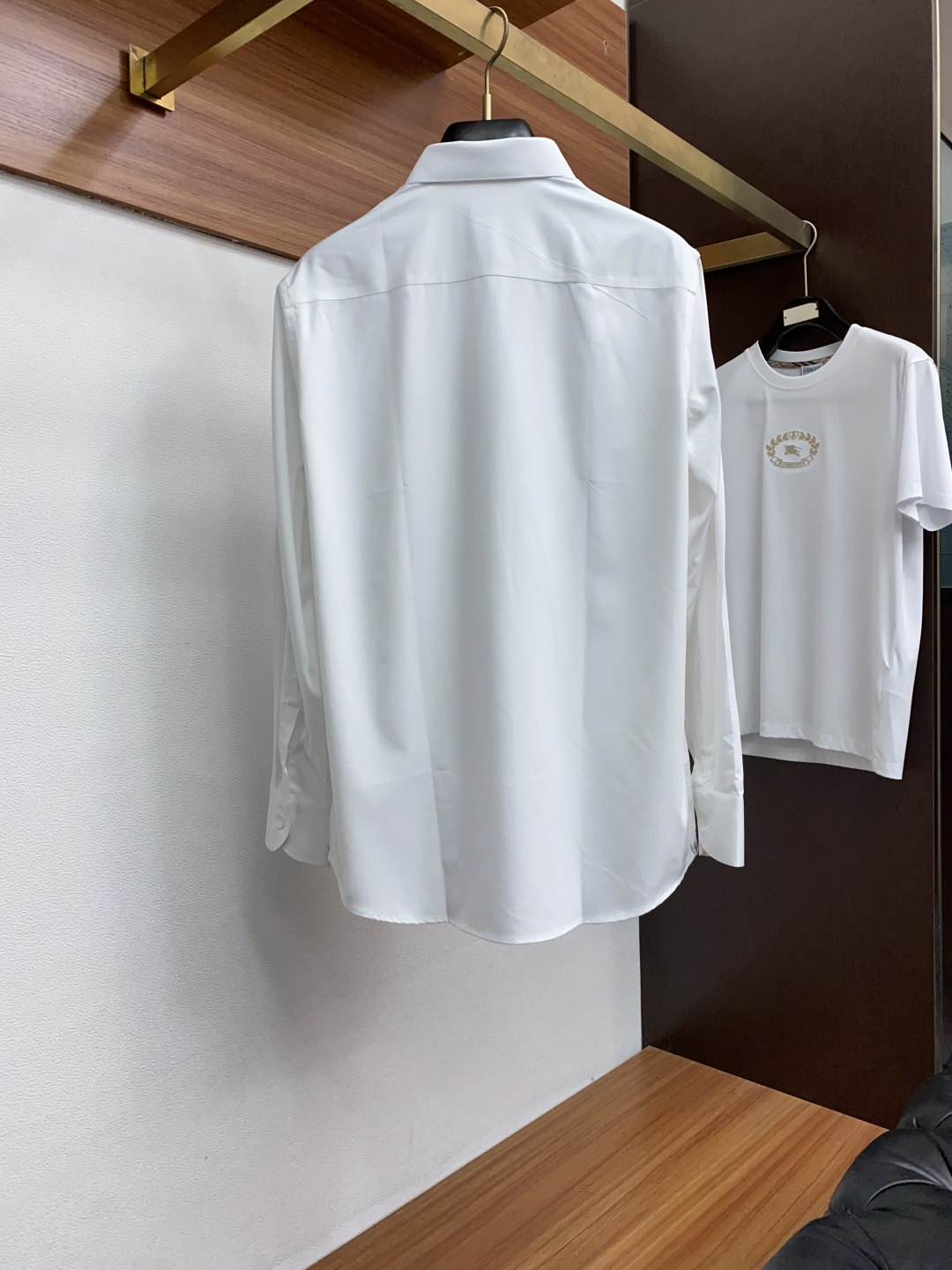  ISAIA 男士商务休闲格子长袖衬衫.官方同步系列！颇具意大利典型风格的时装，在面料选取和工艺方面都相