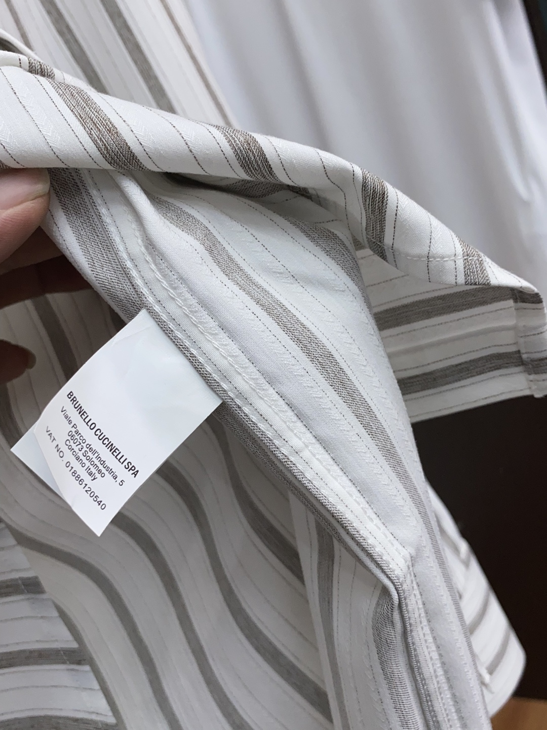  Bc 男士商务休闲格子长袖衬衫.官方同步系列！颇具意大利典型风格的时装，在面料选取和工艺方面都相当考究