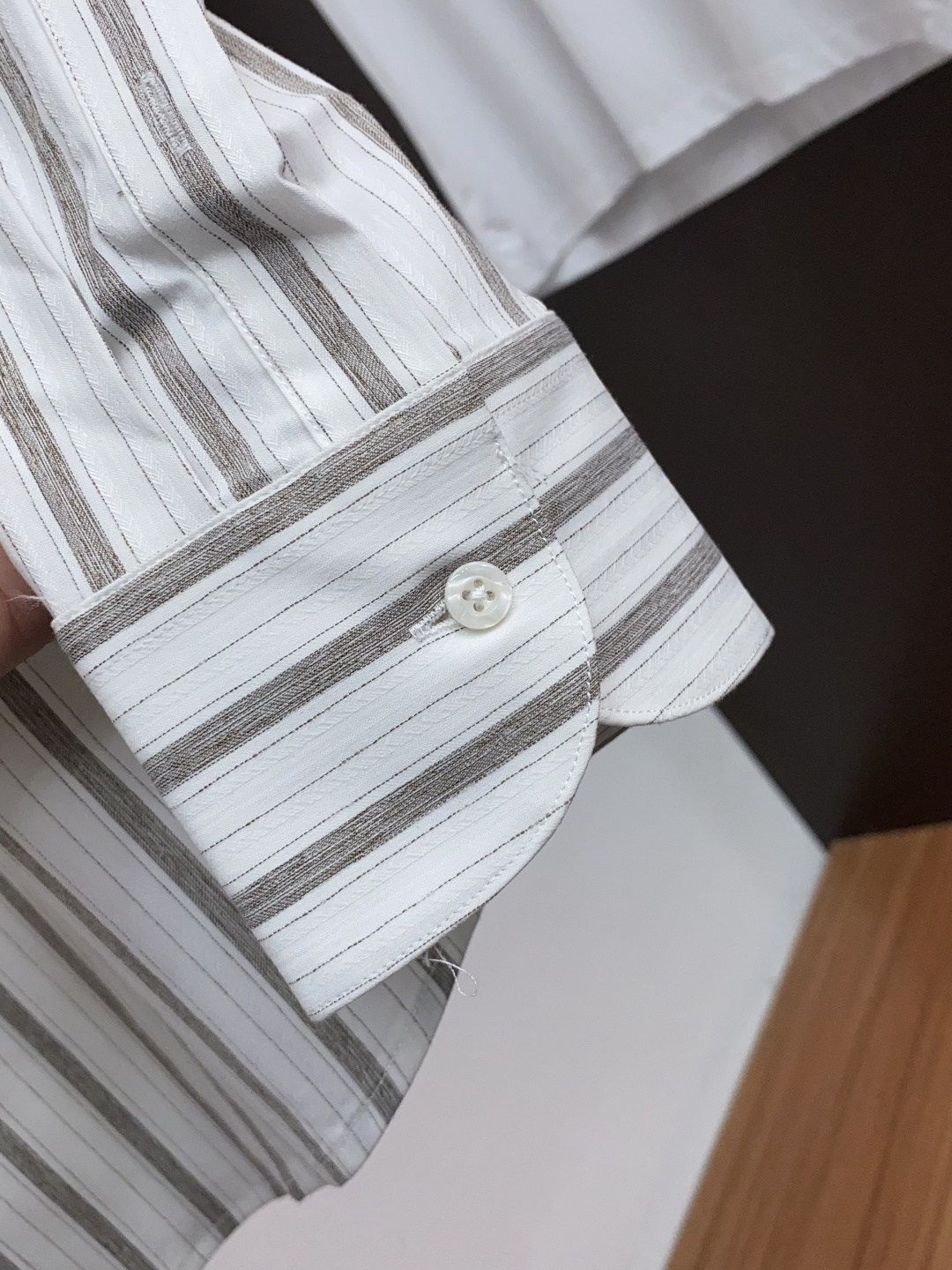  Bc 男士商务休闲格子长袖衬衫.官方同步系列！颇具意大利典型风格的时装，在面料选取和工艺方面都相当考究