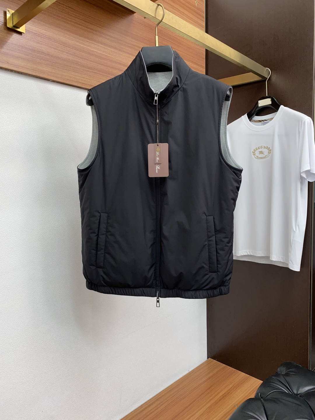  lP🆕 诺悠翩雅 柜台同步热售双面马甲。 四面弹力材质，顶级面料做工，体验独家奢华质感，细腻的丝滑绸缎