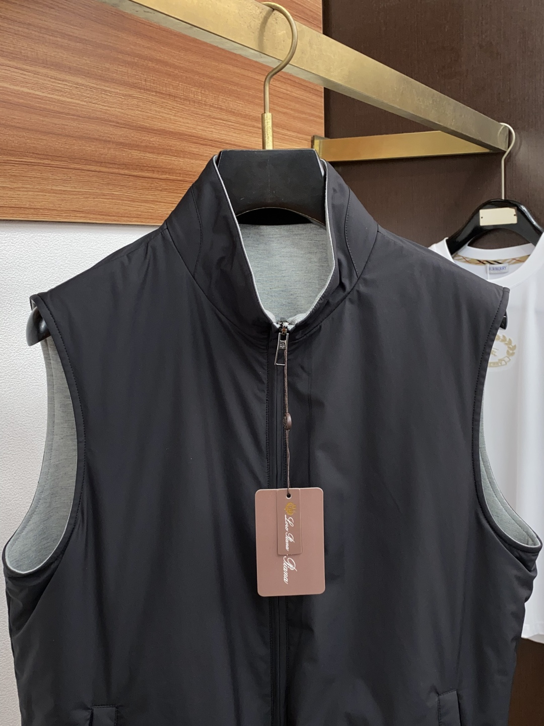  lP🆕 诺悠翩雅 柜台同步热售双面马甲。 四面弹力材质，顶级面料做工，体验独家奢华质感，细腻的丝滑绸缎