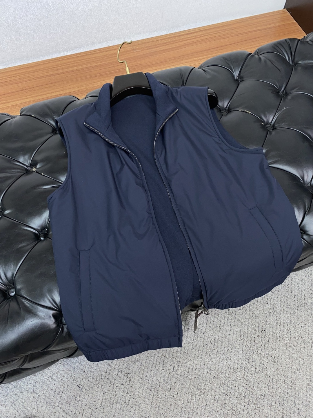  lP🆕 诺悠翩雅 柜台同步热售双面马甲。 四面弹力材质，顶级面料做工，体验独家奢华质感，细腻的丝滑绸缎