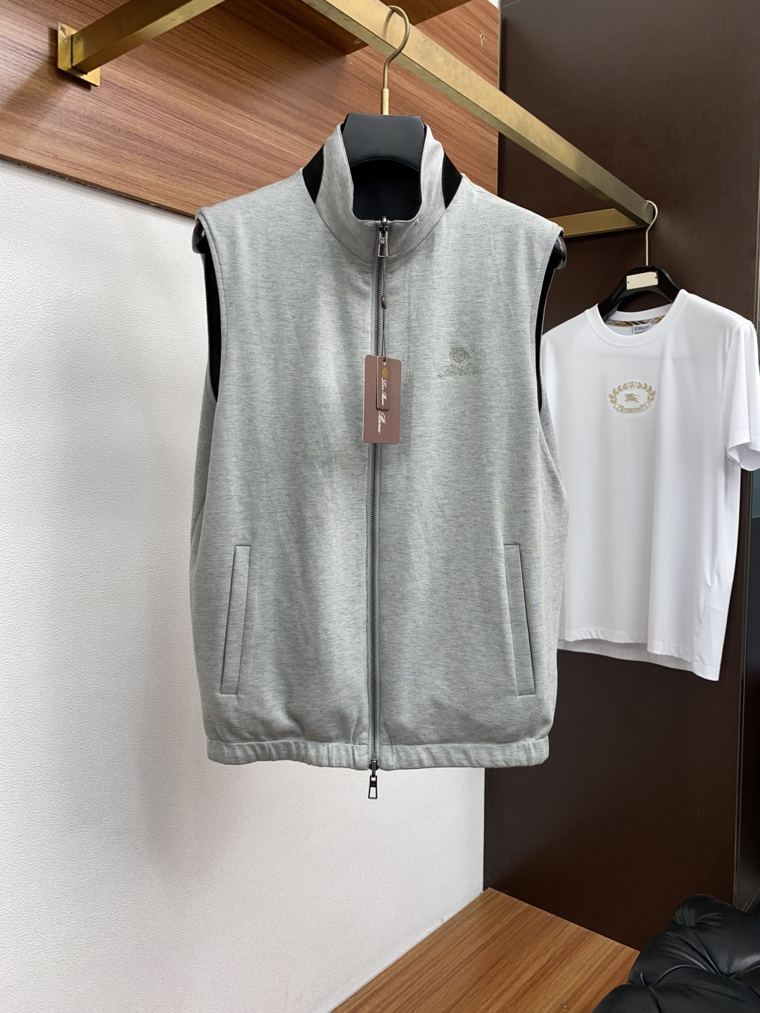  lP🆕 诺悠翩雅 柜台同步热售双面马甲。 四面弹力材质，顶级面料做工，体验独家奢华质感，细腻的丝滑绸缎