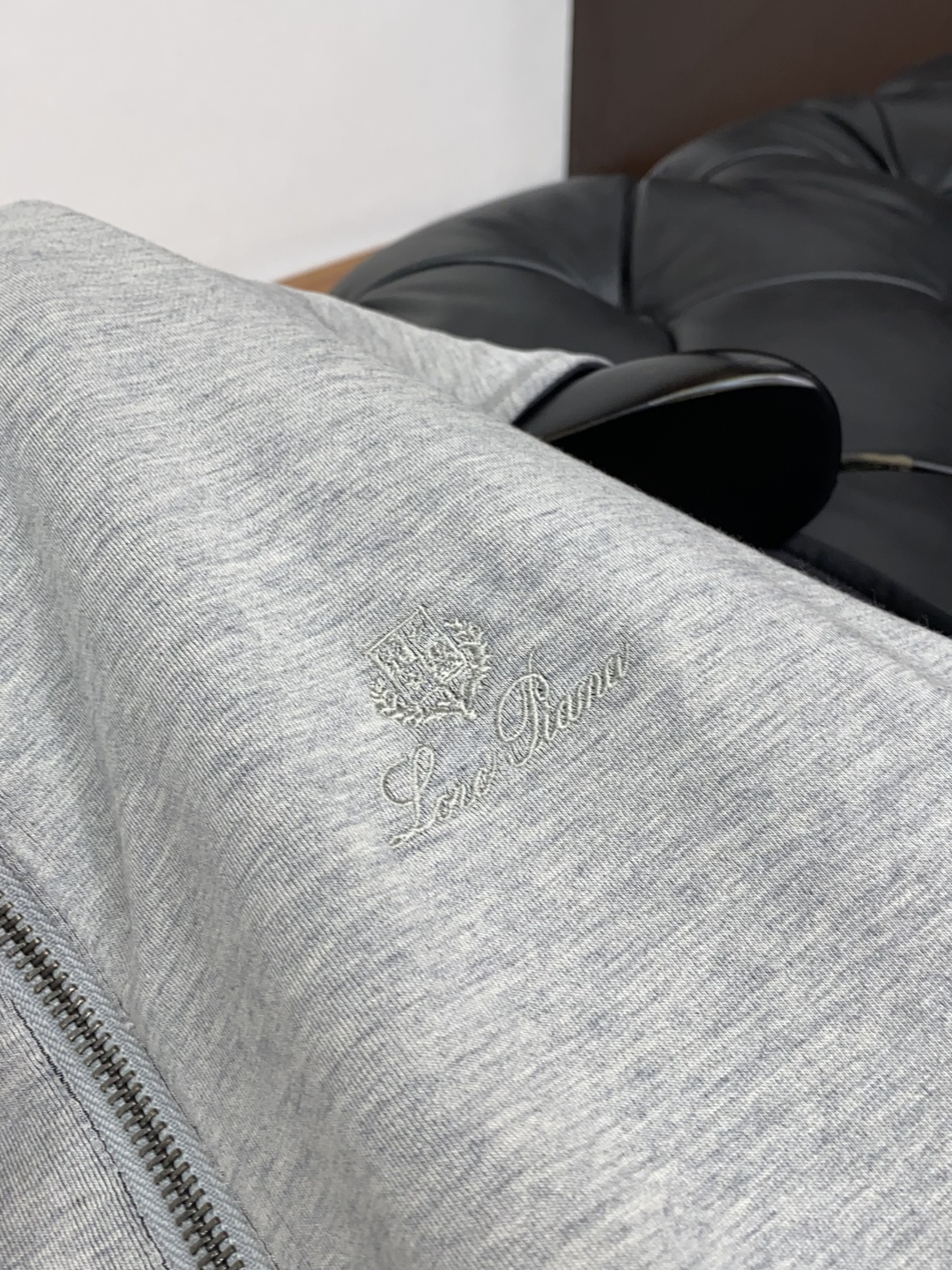  lP🆕 诺悠翩雅 柜台同步热售双面马甲。 四面弹力材质，顶级面料做工，体验独家奢华质感，细腻的丝滑绸缎