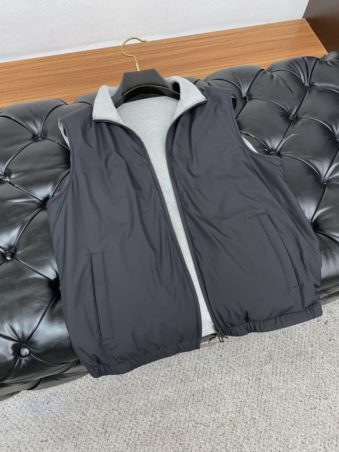  lP🆕 诺悠翩雅 柜台同步热售双面马甲。 四面弹力材质，顶级面料做工，体验独家奢华质感，细腻的丝滑绸缎