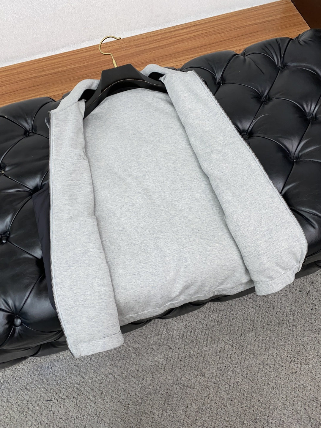  lP🆕 诺悠翩雅 柜台同步热售双面马甲。 四面弹力材质，顶级面料做工，体验独家奢华质感，细腻的丝滑绸缎