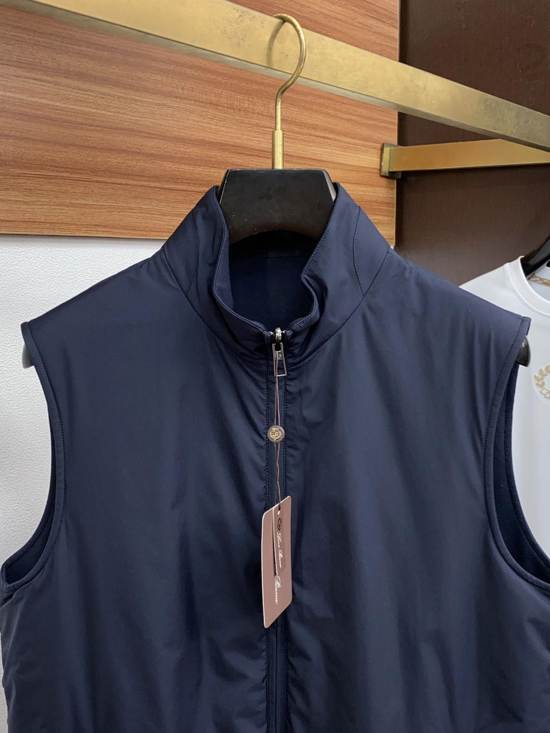  lP🆕 诺悠翩雅 柜台同步热售双面马甲。 四面弹力材质，顶级面料做工，体验独家奢华质感，细腻的丝滑绸缎