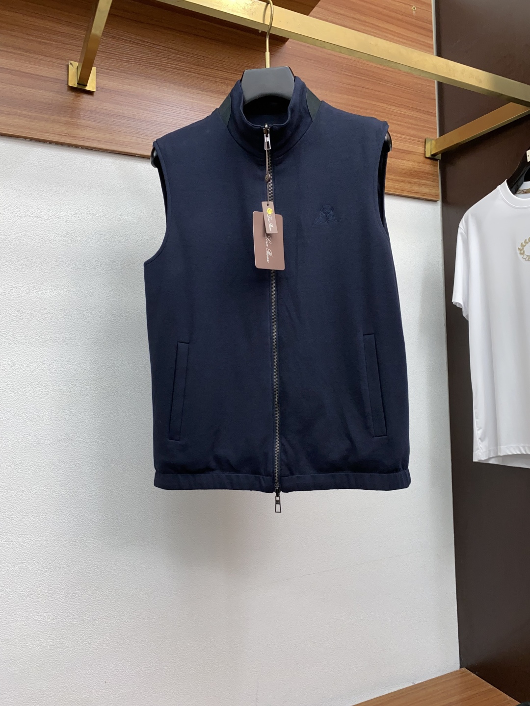  lP🆕 诺悠翩雅 柜台同步热售双面马甲。 四面弹力材质，顶级面料做工，体验独家奢华质感，细腻的丝滑绸缎