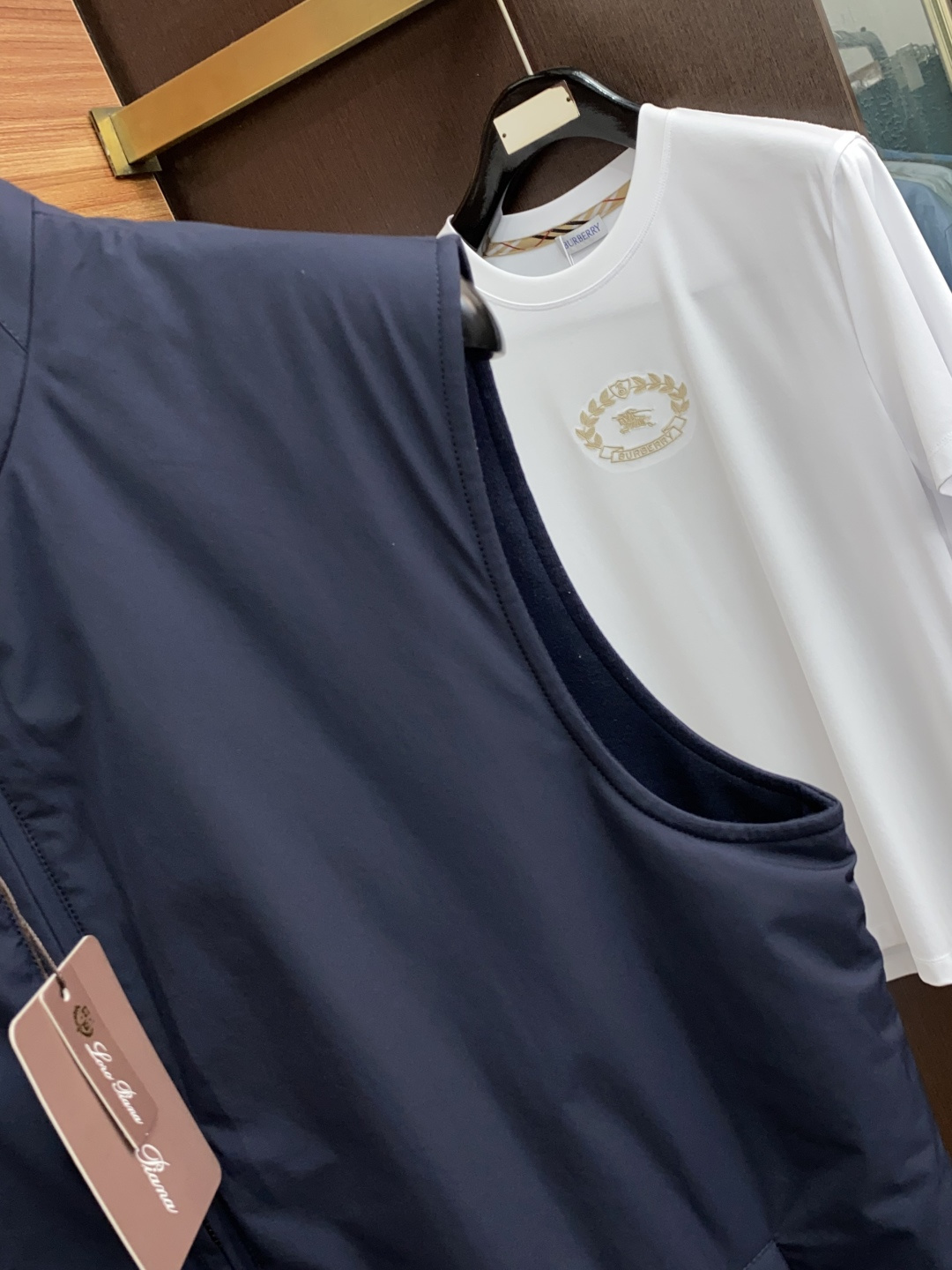  lP🆕 诺悠翩雅 柜台同步热售双面马甲。 四面弹力材质，顶级面料做工，体验独家奢华质感，细腻的丝滑绸缎