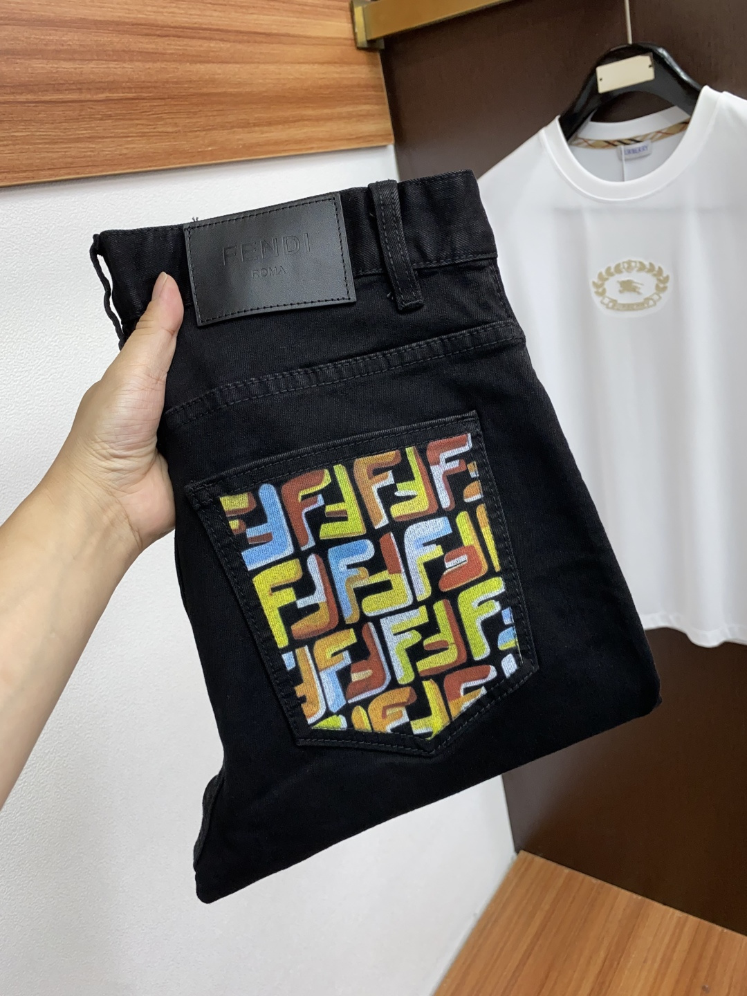 芬迪 25男士牛仔裤原厂原布原洗水！进口原版水洗弹力面料，复杂的手工艺叠加，任何一个洗水环节多停留几秒都