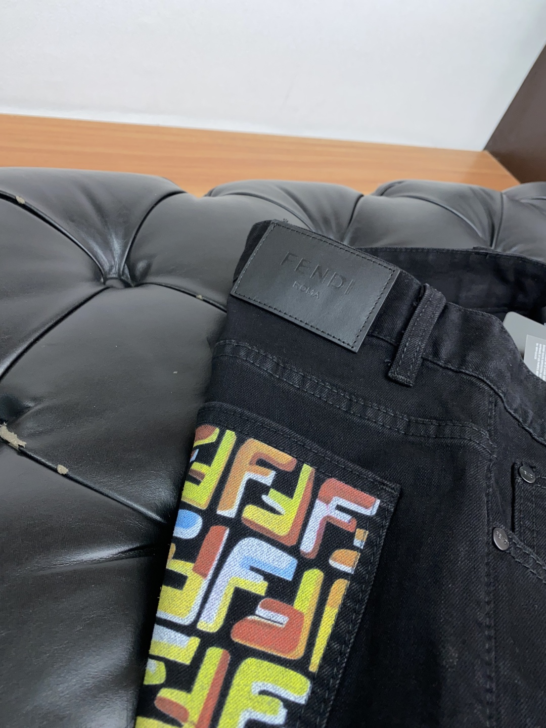 芬迪 25男士牛仔裤原厂原布原洗水！进口原版水洗弹力面料，复杂的手工艺叠加，任何一个洗水环节多停留几秒都