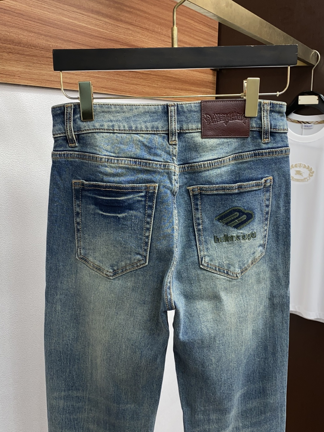  巴黎世家 25男士牛仔裤原厂原布原洗水！进口原版水洗弹力面料，复杂的手工艺叠加，任何一个洗水环节多停留