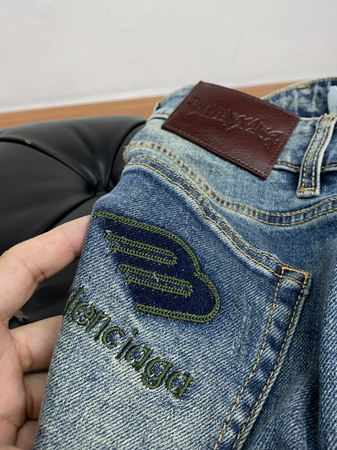  巴黎世家 25男士牛仔裤原厂原布原洗水！进口原版水洗弹力面料，复杂的手工艺叠加，任何一个洗水环节多停留
