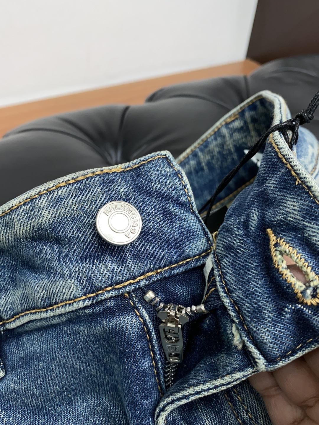  巴黎世家 25男士牛仔裤原厂原布原洗水！进口原版水洗弹力面料，复杂的手工艺叠加，任何一个洗水环节多停留