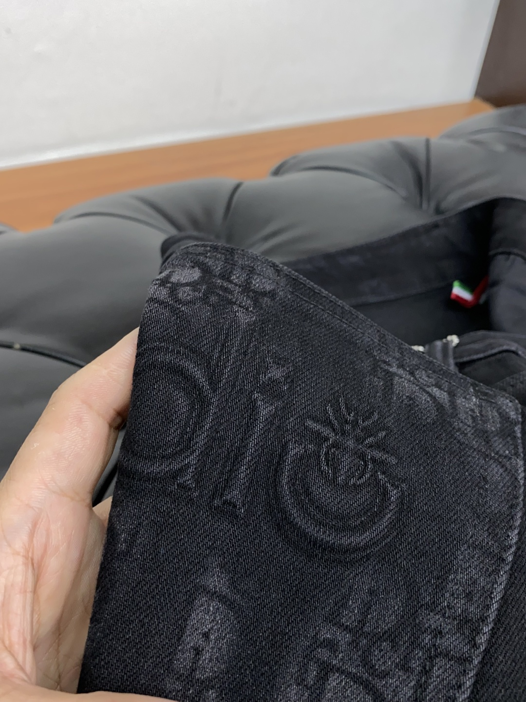 迪奥 25年秋冬新款休闲牛仔裤裤 干净利落剪裁，都市风十足 采用精纺面料手感软糯干爽，上身效果挺括有型。