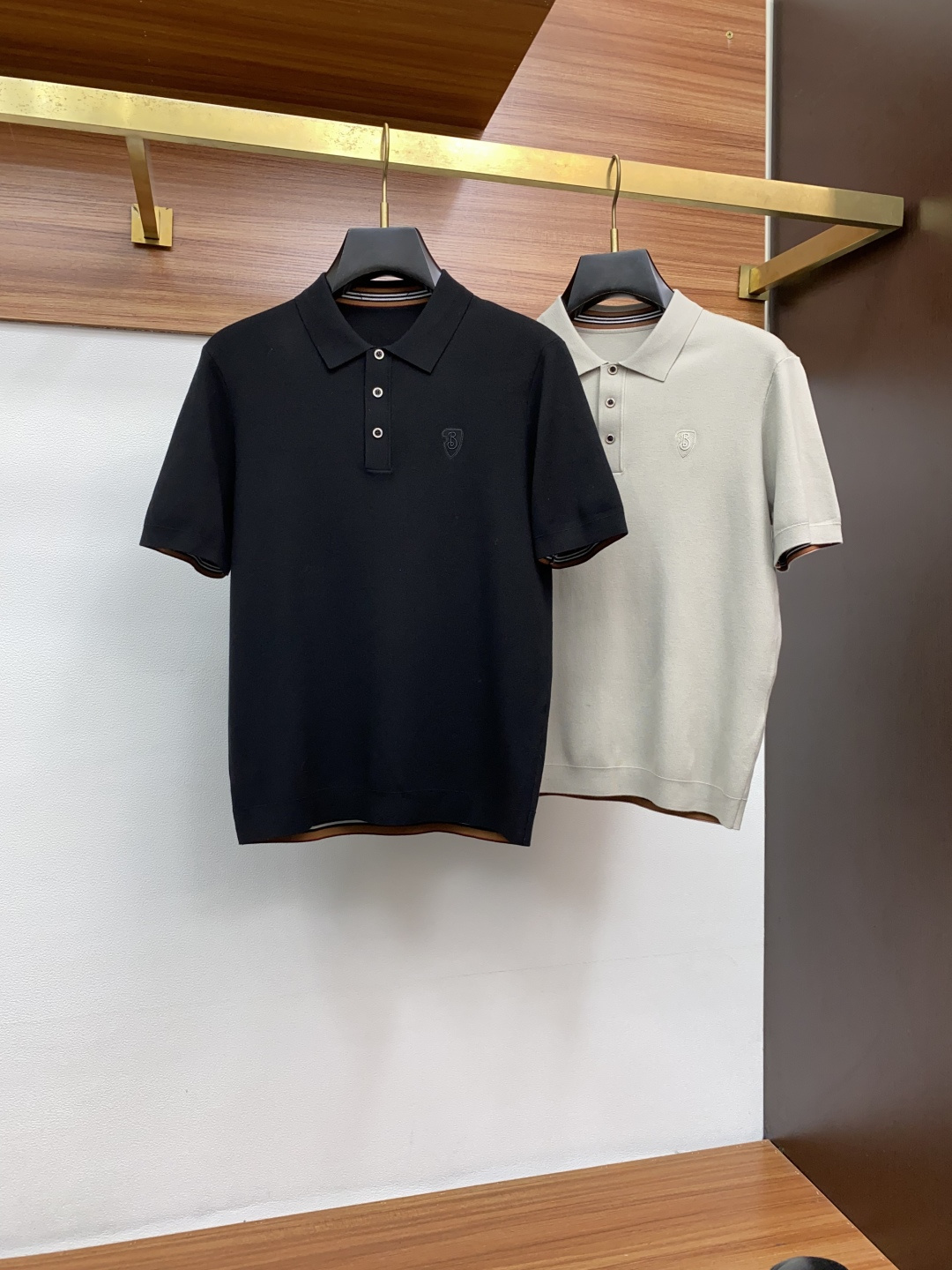  巴宝莉 家族男士高端简约翻领加厚针织毛衣短袖 ，香港洋行渠道货，纯正血统品质，25年秋冬 新款，经典王