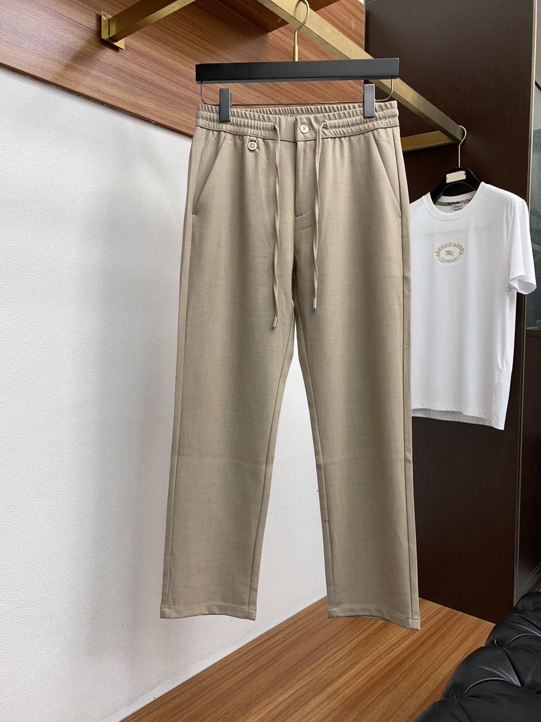lP🆕 诺悠翩雅 2025 松紧休闲运动裤 定制 弹力羊毛面料 上身舒适。尽显时尚感！整体裤子设计高档休
