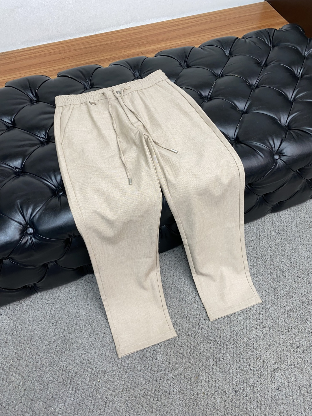 lP🆕 诺悠翩雅 2025 松紧休闲运动裤 定制 弹力羊毛面料 上身舒适。尽显时尚感！整体裤子设计高档休