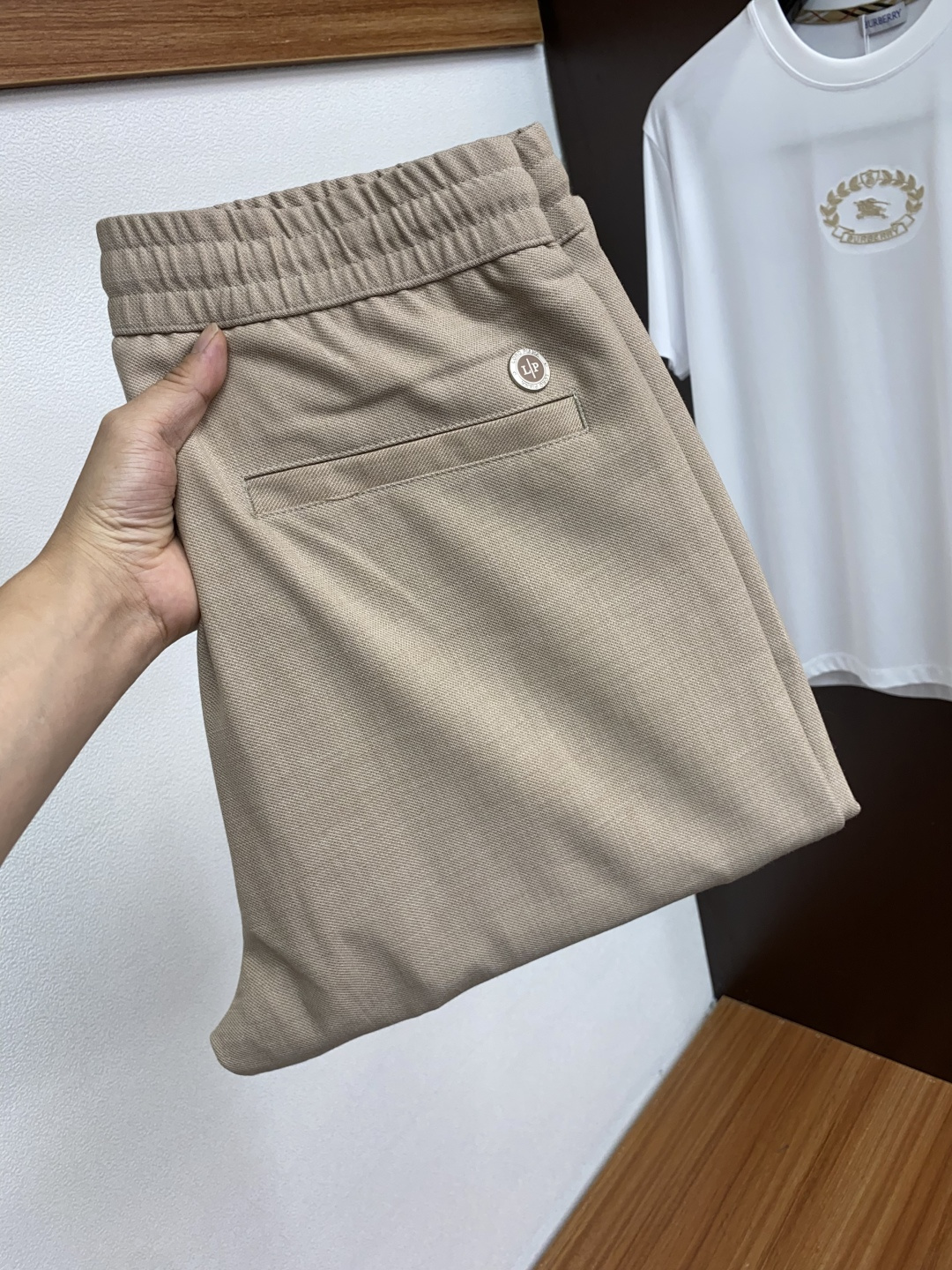 lP🆕 诺悠翩雅 2025 松紧休闲运动裤 定制 弹力羊毛面料 上身舒适。尽显时尚感！整体裤子设计高档休