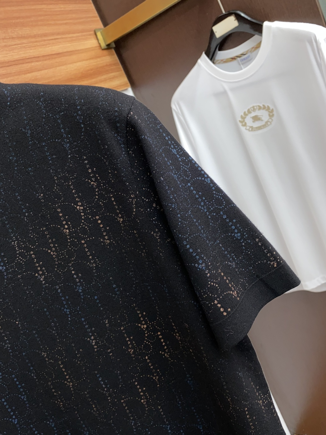  迪奥 家族男士高端简约圆领翻领加厚针织毛衣短袖 ，香港洋行渠道货，纯正血统品质，25年秋冬 新款，经典