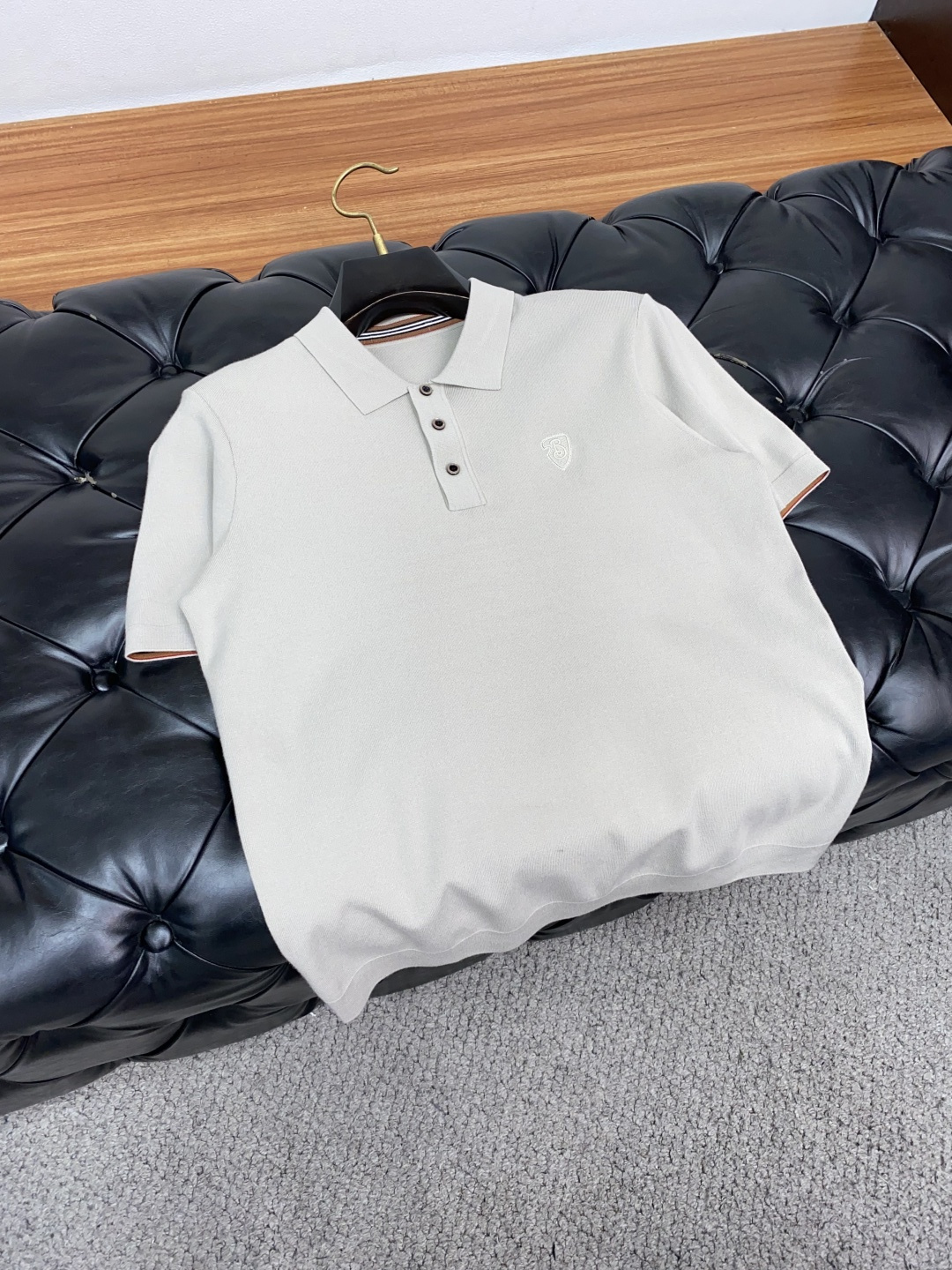  巴宝莉 家族男士高端简约翻领加厚针织毛衣短袖 ，香港洋行渠道货，纯正血统品质，25年秋冬 新款，经典王