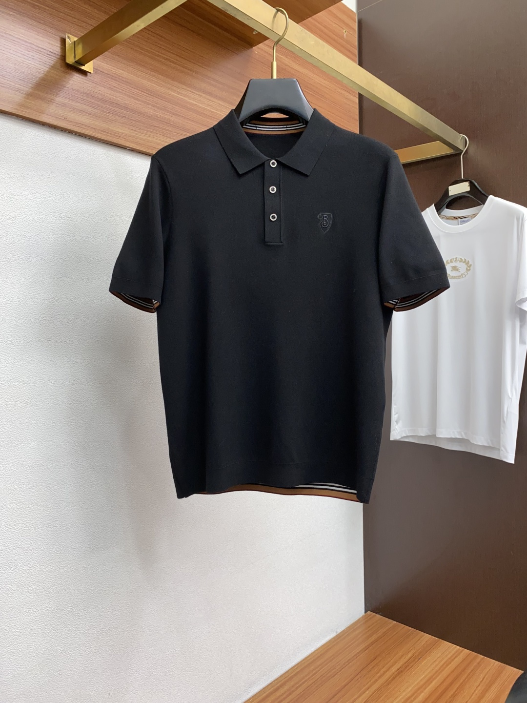  巴宝莉 家族男士高端简约翻领加厚针织毛衣短袖 ，香港洋行渠道货，纯正血统品质，25年秋冬 新款，经典王