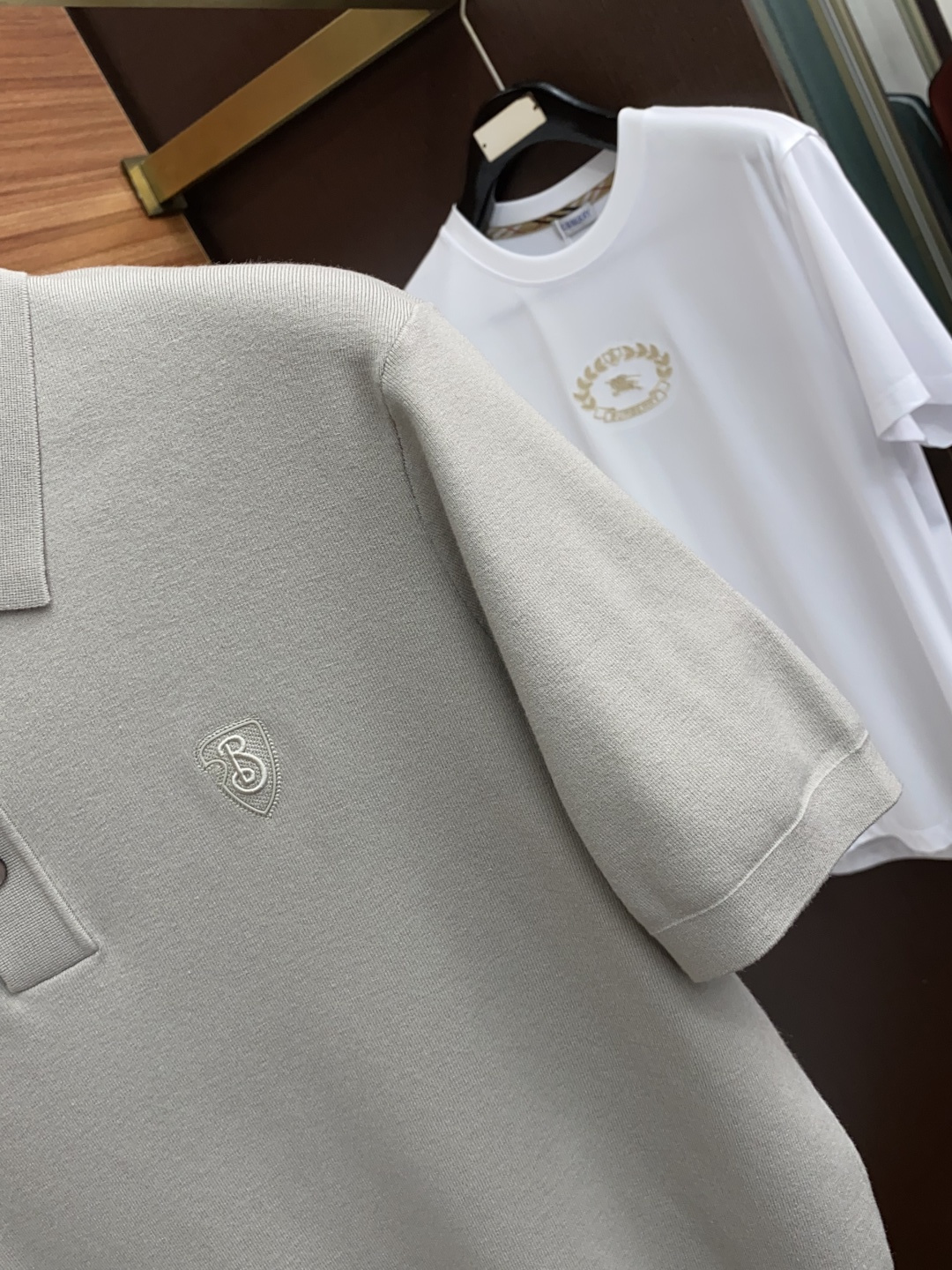  巴宝莉 家族男士高端简约翻领加厚针织毛衣短袖 ，香港洋行渠道货，纯正血统品质，25年秋冬 新款，经典王