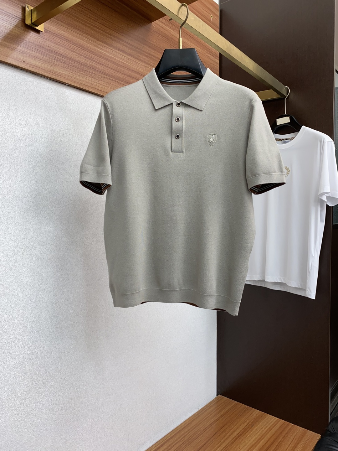  巴宝莉 家族男士高端简约翻领加厚针织毛衣短袖 ，香港洋行渠道货，纯正血统品质，25年秋冬 新款，经典王