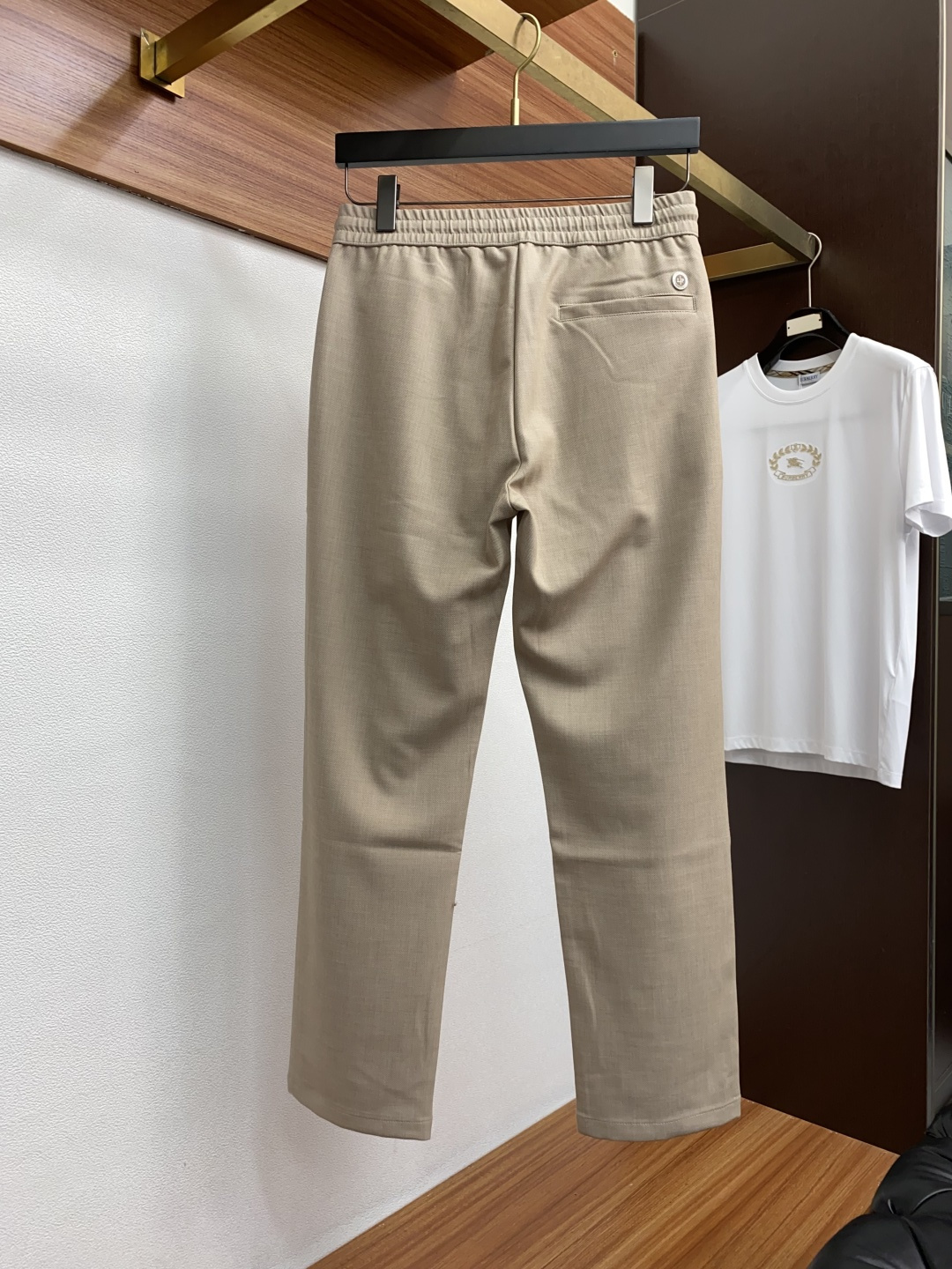 lP🆕 诺悠翩雅 2025 松紧休闲运动裤 定制 弹力羊毛面料 上身舒适。尽显时尚感！整体裤子设计高档休