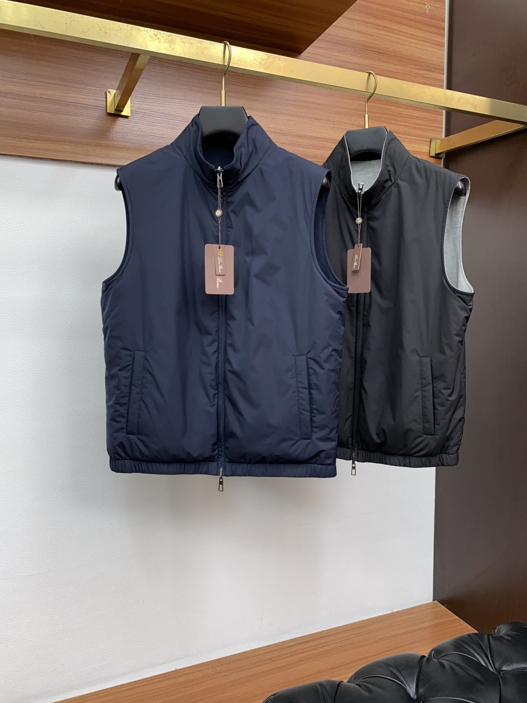  lP🆕 诺悠翩雅 柜台同步热售双面马甲。 四面弹力材质，顶级面料做工，体验独家奢华质感，细腻的丝滑绸缎