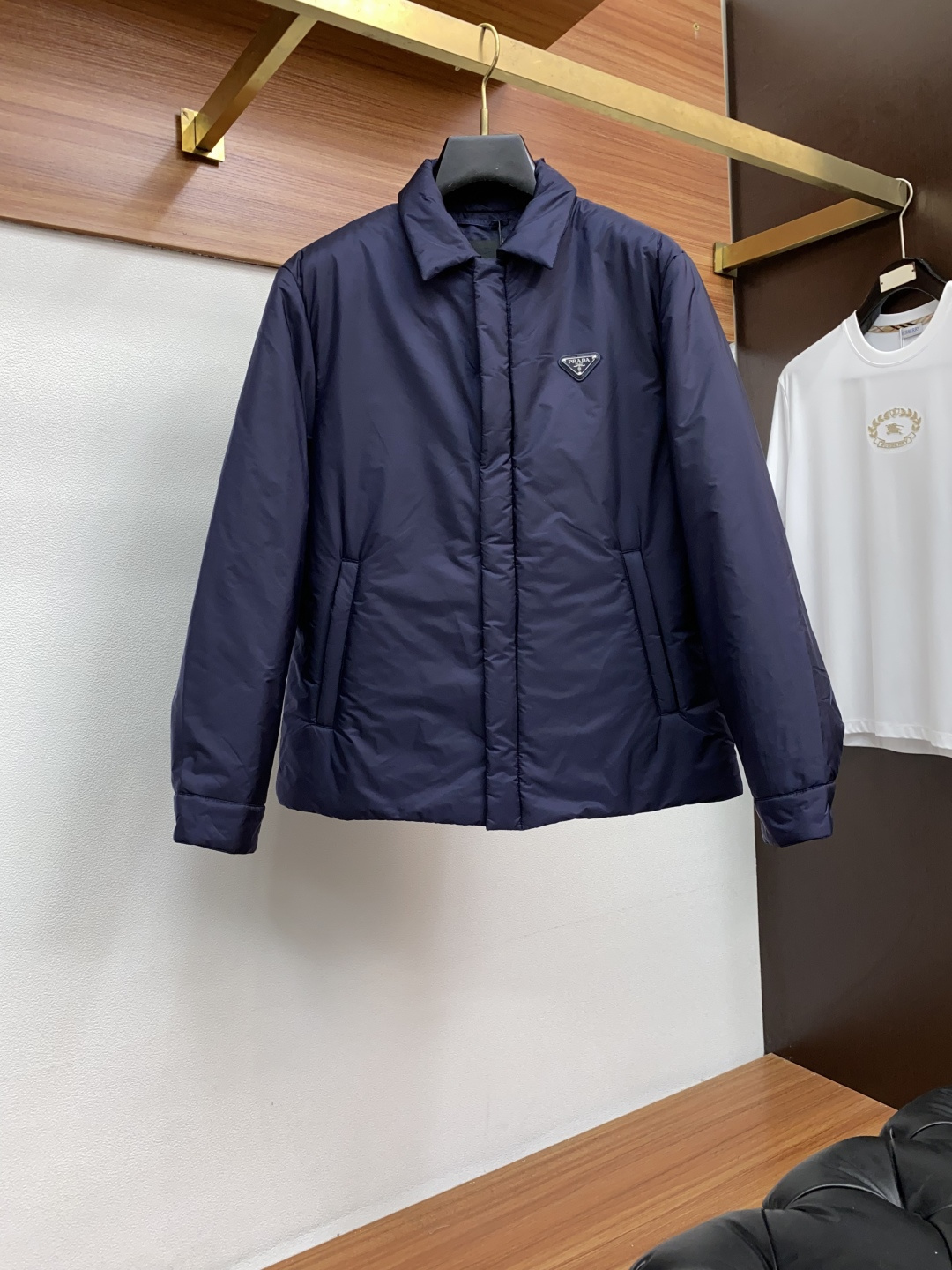 普拉达 2025年秋冬新款 官网 高端原厂代工出品，官方经典王牌单品！最新棉衣夹克外套 多明星穿搭示范款