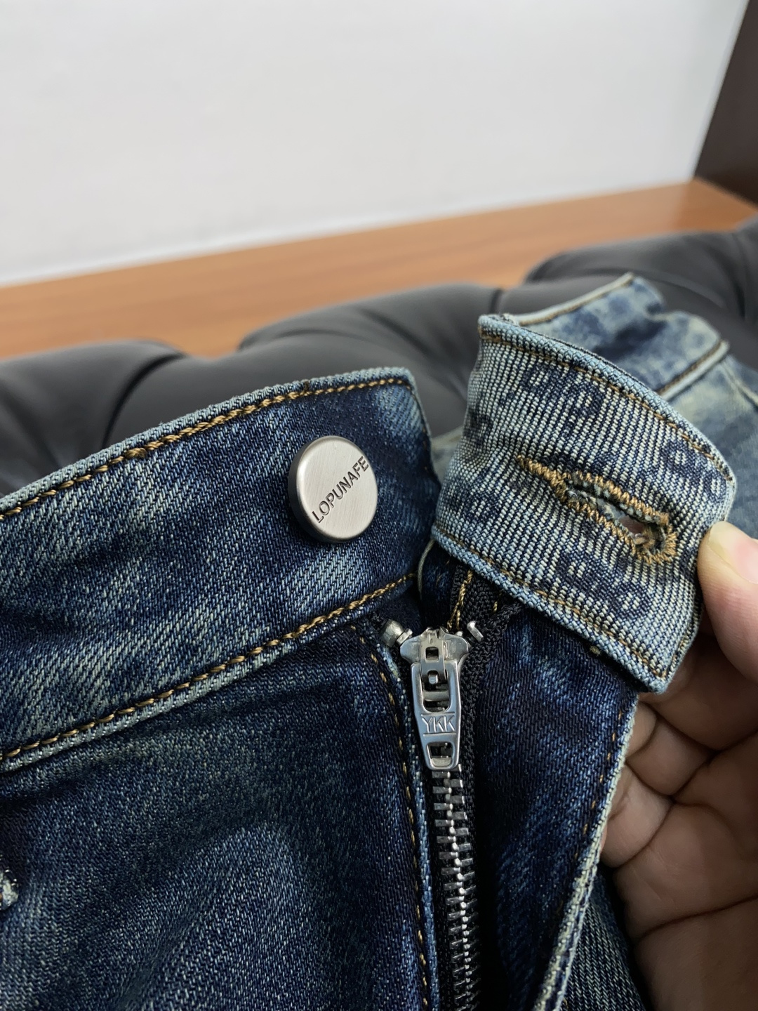 alo 25ss秋冬 新款 男士小直筒原单 牛仔裤 秋冬新款超柔软，弹力面料，复杂的手工艺叠加，任何一个