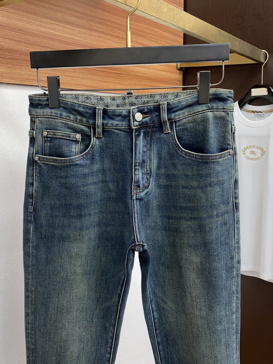 alo 25ss秋冬 新款 男士小直筒原单 牛仔裤 秋冬新款超柔软，弹力面料，复杂的手工艺叠加，任何一个