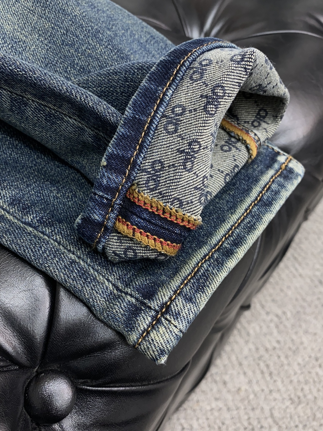 alo 25ss秋冬 新款 男士小直筒原单 牛仔裤 秋冬新款超柔软，弹力面料，复杂的手工艺叠加，任何一个