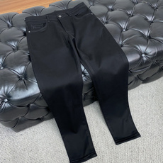 菲拉格慕 25ss秋冬 新款 男士小直筒原单 牛仔裤 秋冬新款超柔软,弹力面料,复杂的手工艺叠加,任何一 菲拉格慕 25ss秋冬 新款 男士小直筒原单 牛仔裤 秋冬新款超柔软,弹力面料,复杂的手工艺叠加,任何一