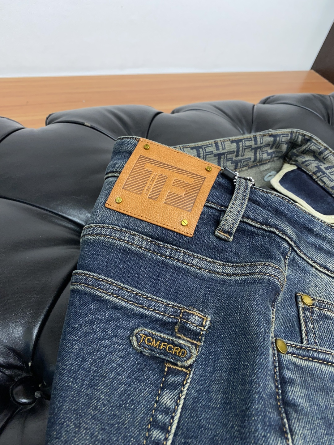  TF 25ss秋冬 新款 男士小直筒原单 牛仔裤 秋冬新款超柔软，弹力面料，复杂的手工艺叠加，任何一个