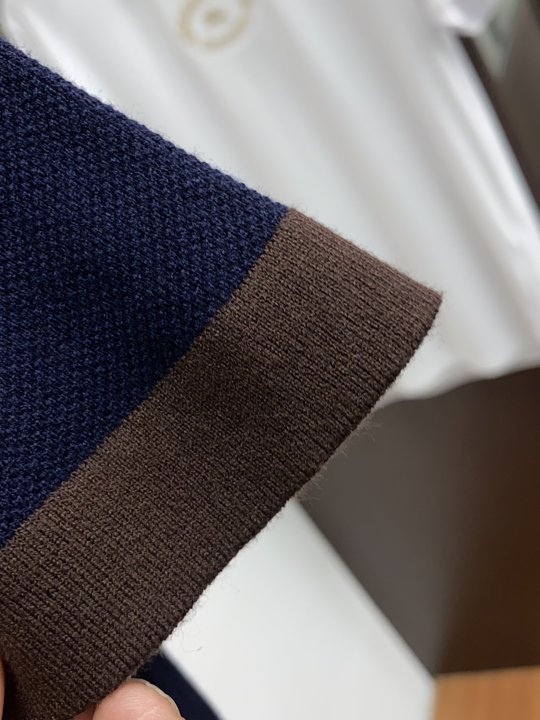  普拉达 男士高端简约翻领加厚针织毛衣短袖 ，香港洋行渠道货，纯正血统品质，25年秋冬 新款，经典王牌系