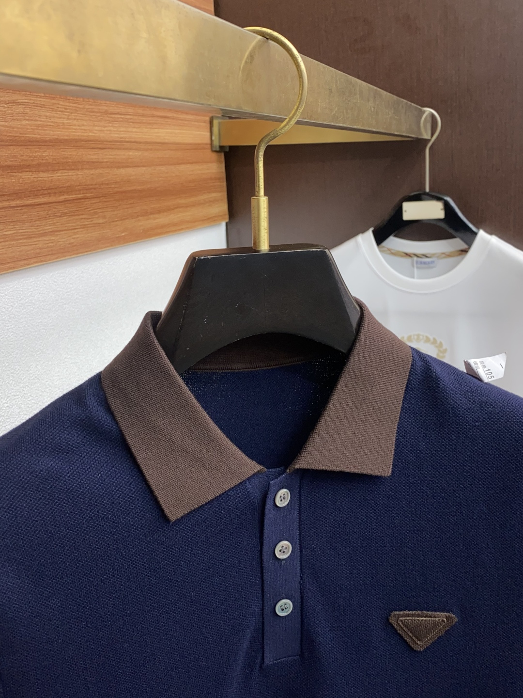  普拉达 男士高端简约翻领加厚针织毛衣短袖 ，香港洋行渠道货，纯正血统品质，25年秋冬 新款，经典王牌系